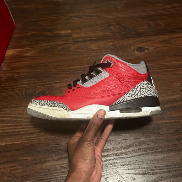 Red Jordan 3 - Picture 8 of 8